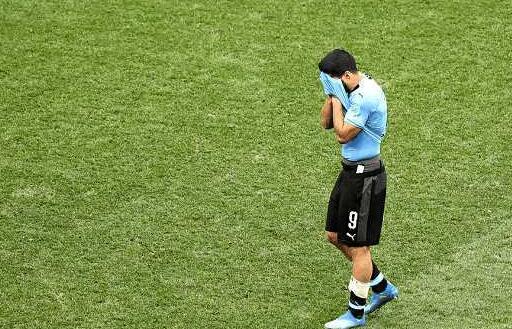 乌拉圭球员哭了 究竟是怎么回事？