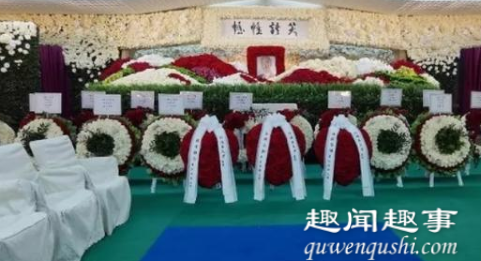 为期3天的赌王丧礼7月8日起在香港殡仪馆举办,8日赌王亲属致祭,各房太太子女陆续抵达