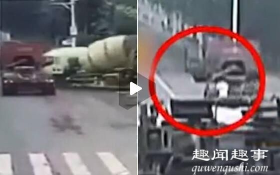 近日,天津一辆大货车闯红灯导致另一水泥车侧翻,大货车司机下车看了一眼就迅速离开