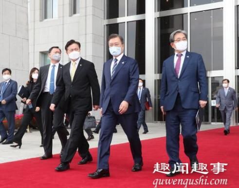 韩国总统文在寅被老大爷扔鞋 到底是什情什么情况?