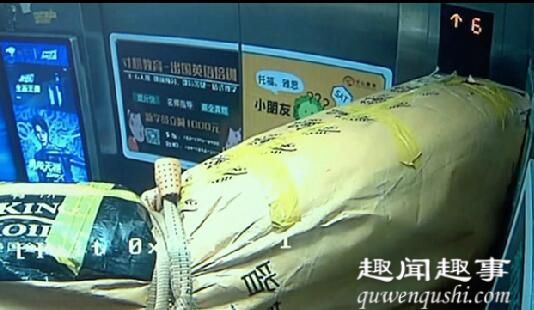 近日,买床上海一小伙买床垫到18楼被收1880搬运费,随后他一看监控直接怒了。楼被