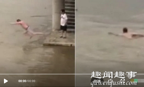 重庆男子与朋友打赌执意跳入洪水中 围观群众目睹全程真相曝光实在让人震惊