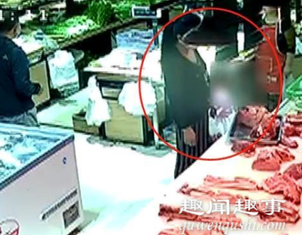 近日,吉林一女子频频在超市偷猪肉,每次还专挑最贵的下手,被监控拍下全程,民警惊呆