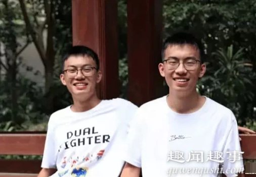 神奇!广西双胞胎兄弟同时考上清华大学 查分数时发现神奇一幕