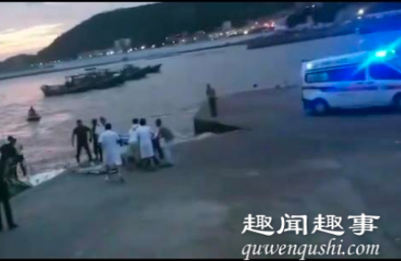 9月1日,浙江温州一对新人在海边拍婚纱照,结果一个海浪打来,新娘被直接卷走,现场揪心