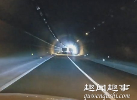 近日,一段“最牛高速路段”的视频走红,从西安到成都的京昆高速秦岭段,每当司机开车