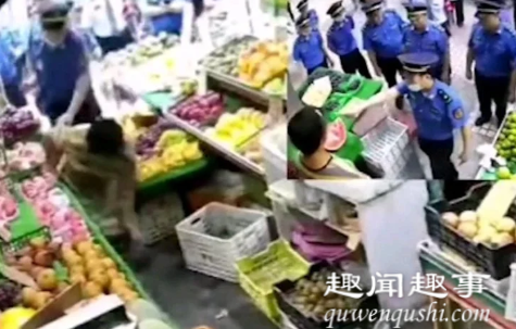 重庆城管追打女店主被对方拿刀砍伤 监控曝光激烈现场了简直让人难以置信