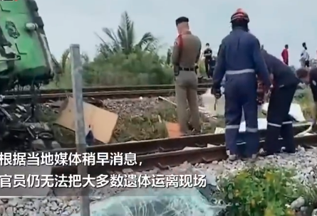 泰国一火车直撞观光巴士 直接削顶致50多人死伤真相曝光实在是太可怕了