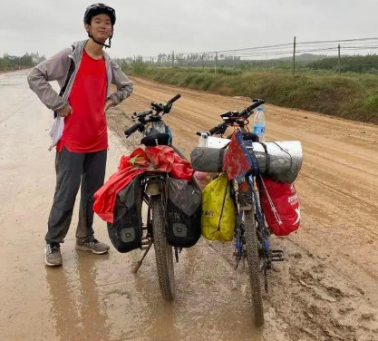 19岁四川小伙骑行2300公里上大学 是什么让小伙坚持骑行这么远?