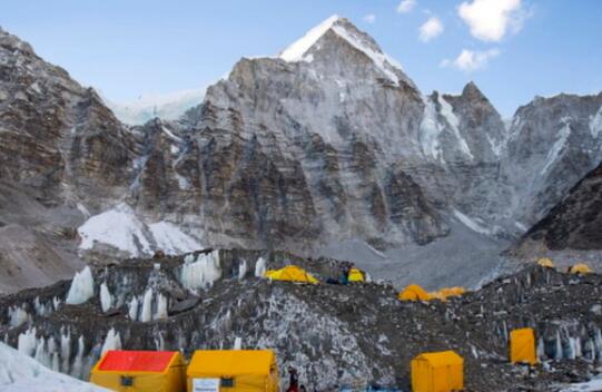 尼泊尔珠峰大本营17人确诊新冠 内幕曝光简直太可怕了