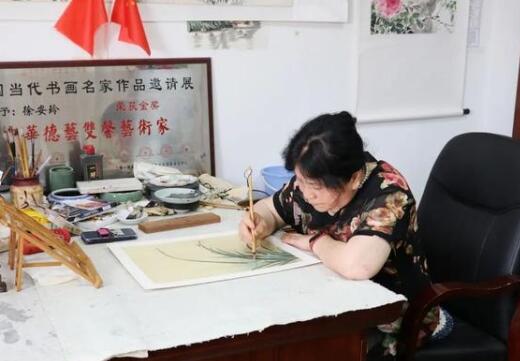 70岁阿婆拿到中国美院书画双学位 简直令人敬佩不已