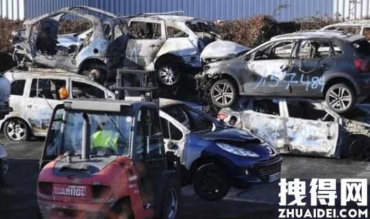 法国新年第一天847辆车被烧 背后真相实在让人惊愕