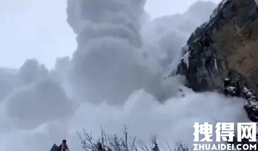 云南一景区发生雪崩 游客边跑边拍 内幕曝光实在太惊人