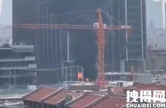 上海静安区一建筑工地起火 为什么起火什么原因？