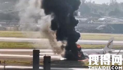 失火航班乘客逃生瞬间:有人跳机 原因竟是这样实在太吓人了