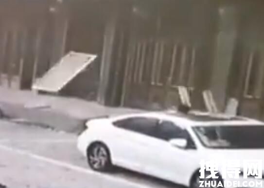 温州民宅爆炸:窗户炸飞路人被震倒 究竟是倒究怎么回事？
