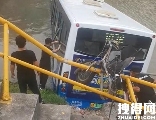 上海坠河公交车后的追车人找到了 究竟是怎么回事？