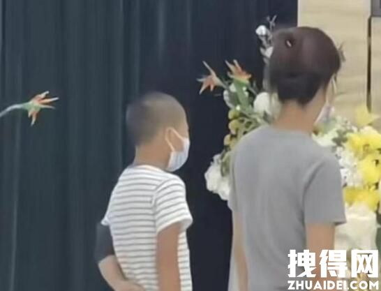 蒋正全7岁儿子追悼会上偷偷抹泪 背后真相实在让人动容