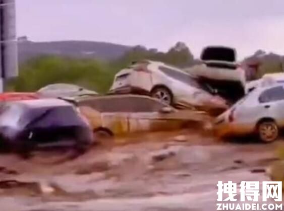 青海一汽修厂几十辆车被山洪冲走 究竟是厂辆车被冲走怎么回事？