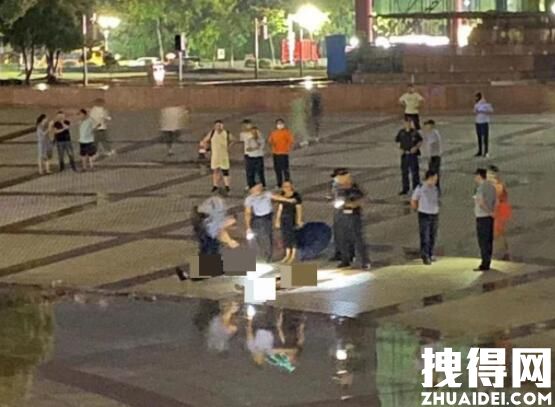 4人广场跳舞被雷击 目击者:地有积水 究竟是舞被怎么回事？