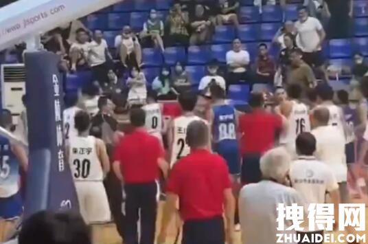 湖南青少年篮球决赛现场两队互殴 内幕曝光简直太意外了