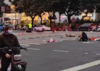 广州宝马车冲撞人群 致多人死伤