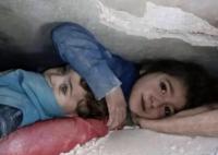 7岁土耳其女孩废墟中保护弟弟17小时 内幕曝光简直太感人了