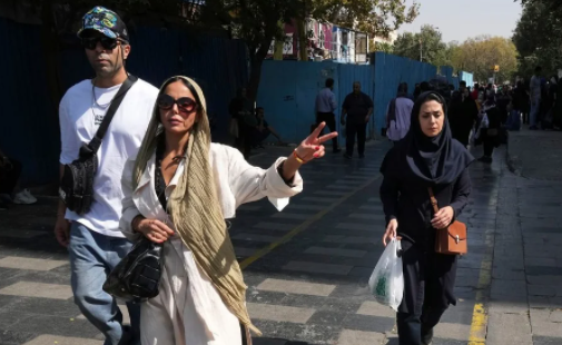 伊朗将安装摄像头识别未戴头巾女性 背后真相实在让人惊愕
