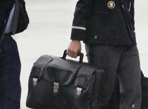日媒:拜登携核手提箱抵达广岛
