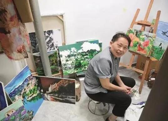 57岁北漂阿姨白天当保洁晚上做画家 背后真相实在让人惊愕