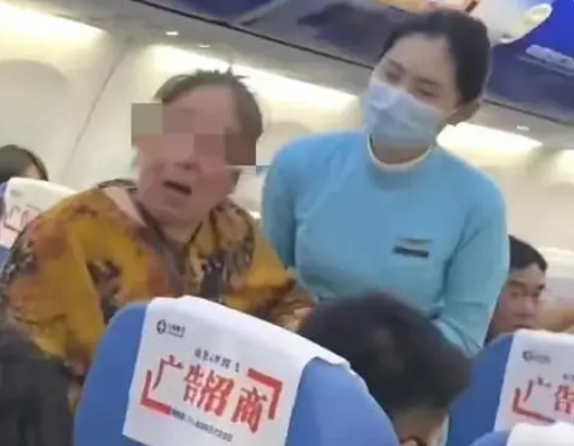 江西航空回应老太辱骂女子反被升舱 内幕曝光简直太意外了