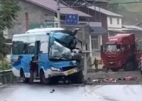 四川一货车与客车相撞 20多人受伤 内幕曝光简直太意外了