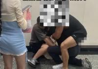 重庆一男子偷拍女生被市民控制 内幕曝光简直太意外了