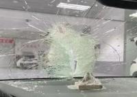 车主回应高速上被钢板击穿挡风玻璃 内幕曝光简直太意外了