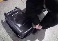 男子将装有14万元的行李箱忘高铁上 内幕曝光简直太心大了