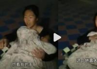 甘肃地震最新消息2023 甘肃地震女子裹被子室外避险浑身发抖