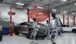 特斯拉工厂被曝机器人袭击工程师 这也太恐怖了